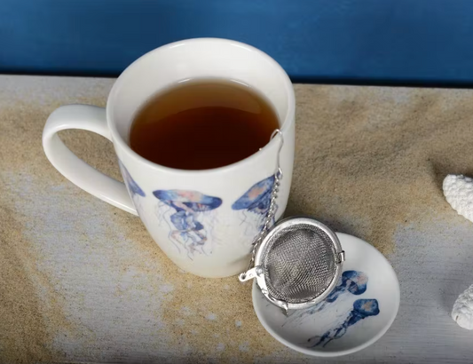Mug, tea plate and tea strainer in jellyfish design